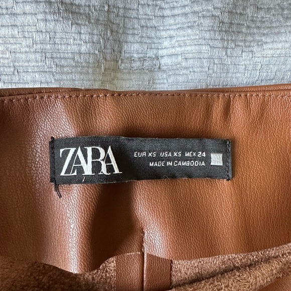 Gorgeous Zara Faux Leather Shorts with Button details. XS. “Whisky” brown color - Picture 6 of 7